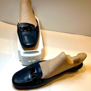 Karen Scott Leather Dylan Low Heeled Mule w/ Gun Metal Buckle - Dk Navy - Size 8